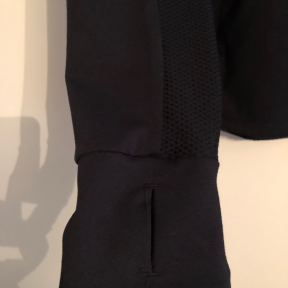 Fabletics. Size small, black trinity performance pull over. - Picture 4 of 5